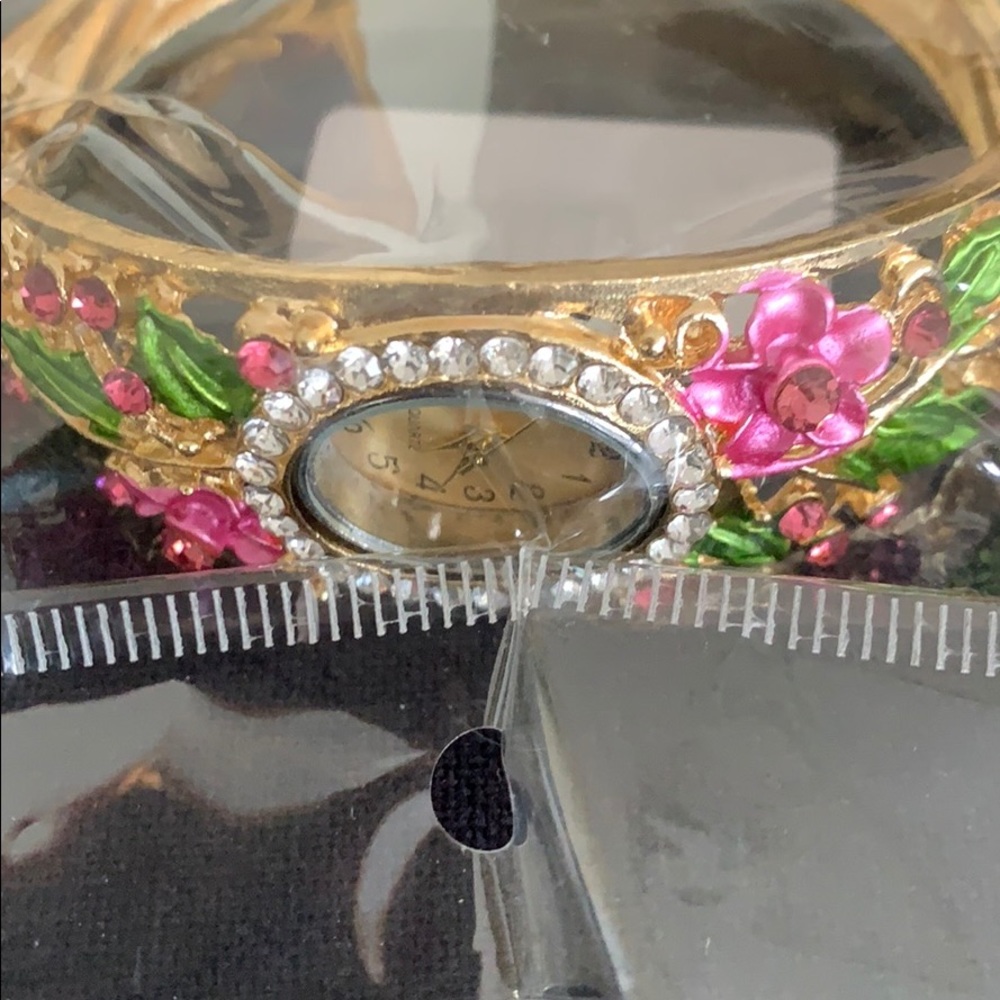 Brand New Bracelet Crystal watch!